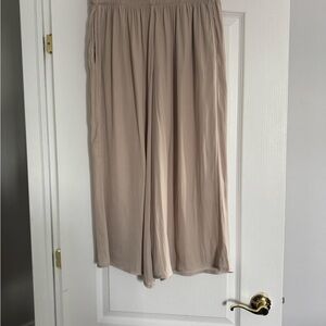 Zara elegant wide leg pants. Light, airy. Rise15” and the inseam22”leg end 17.5